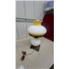 Image 5 : Vintage "Gone With the Wind" Electric Double-Globe Parlor Lamp with Floral Milk Glass Shades