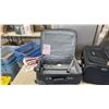 Image 6 : Swissgear Black Softside Suitcase and Carry-On