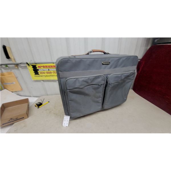 Pathfinder Heritage Collection Grey Wheeled Upright Suitcase with Retractable Pull Handle