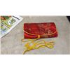 Image 12 : Assorted Umbrellas, Vintage Lynden Apple Basket, Woven Baskets, Oven Mitts, Shoe Horn