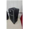 Image 3 : Two Roots Black Rolling Suitcases