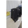 Image 7 : Two Roots Black Rolling Suitcases