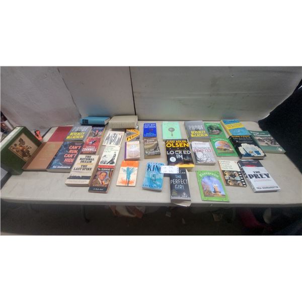 Lot of Books: Stephen King, Mark Twain, John Grisham, Jussi Adler-Olsen