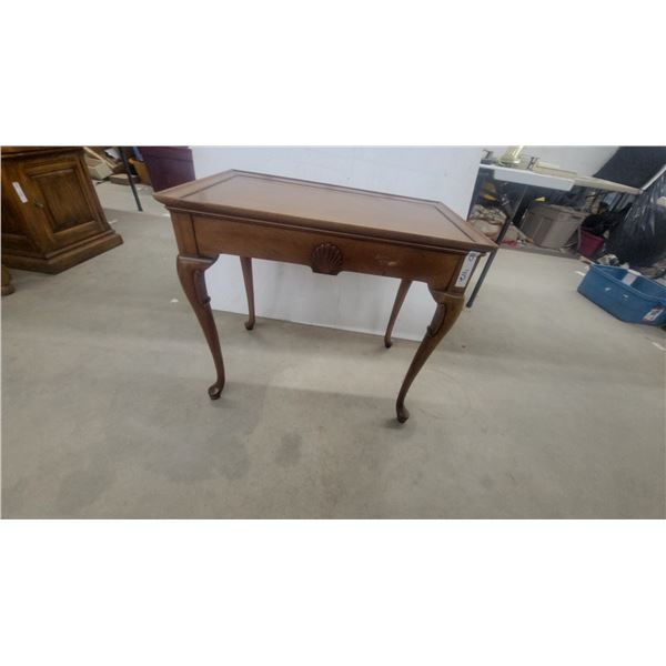 Queen Anne Style Side Table with Shell Carving and Cabriole Legs 25”×28”×18”