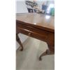 Image 6 : Queen Anne Style Side Table with Shell Carving and Cabriole Legs 25”×28”×18”
