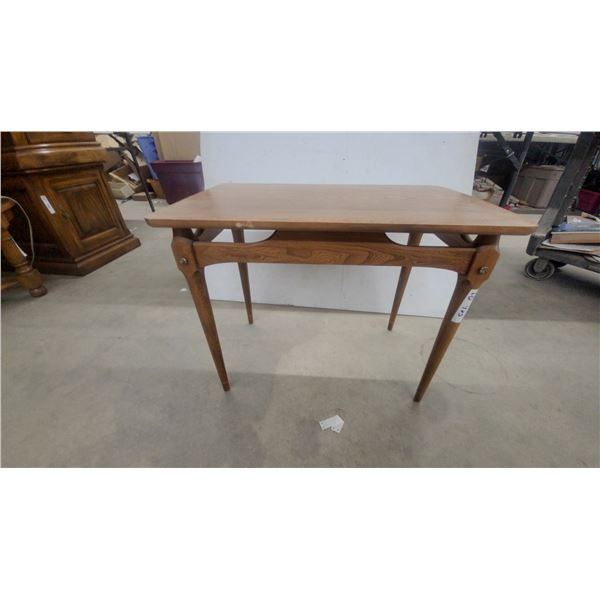 Mid-Century Modern Wood End Table 22”×28”×17.6”