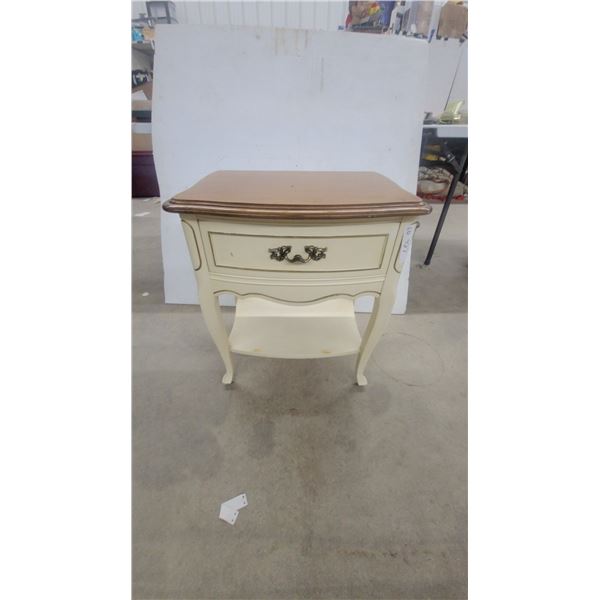 Vintage French Provincial Style End Table with Drawer, Lower Shelf, and Cabriole Legs 25”×22”×16”