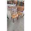 Image 5 : Maple Drop-Leaf Dining Table with 4 Windsor Chairs and Leaf
