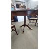 Image 3 : Mahogany Pedestal Dining Table with 4 Lyre-Back Chairs and Leaf