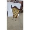 Image 6 : Tufted Upholstered Chair with Floral Pattern and Wood Frame