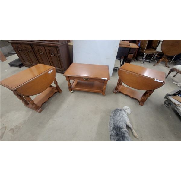 Pair of Drop-Leaf End Tables 22”×26”×14”