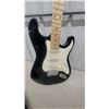 Image 3 : Behringer iAXE393 Black Electric Guitar with Maple Neck, White Pickguard and Soft Gig Bag