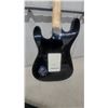 Image 7 : Behringer iAXE393 Black Electric Guitar with Maple Neck, White Pickguard and Soft Gig Bag