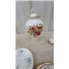 Image 2 : Floral Lidded Urn with Roses and Peaches, Gold Accents