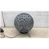 Image 4 : Solar-Powered LED Patio Light with Decorative Metal Sphere
