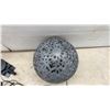 Image 5 : Solar-Powered LED Patio Light with Decorative Metal Sphere