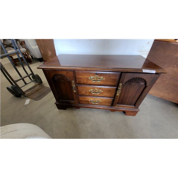 Lane Cedar Chest with Carved Details and Brass Hardware 25”×42”×17”