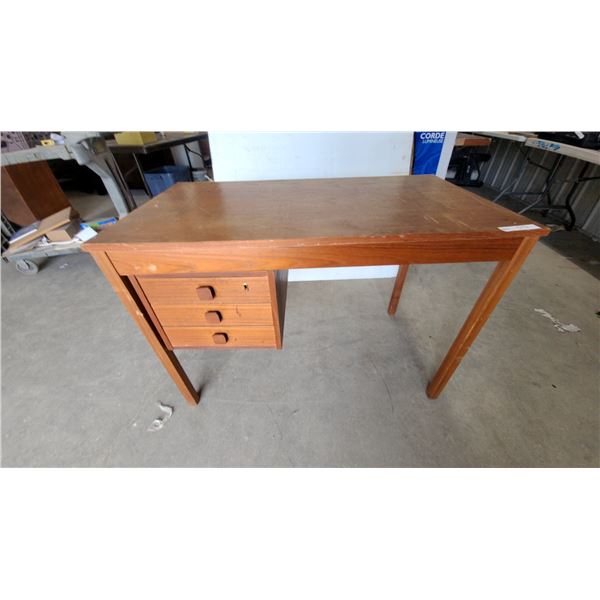 Mid-Century Modern Teak Desk with 3 Drawers and Tapered Legs 29”×23”×21” scratchy