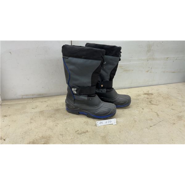 Arctic Tracks Men's Size 9 Winter Boots, Black and Grey with Blue Accents