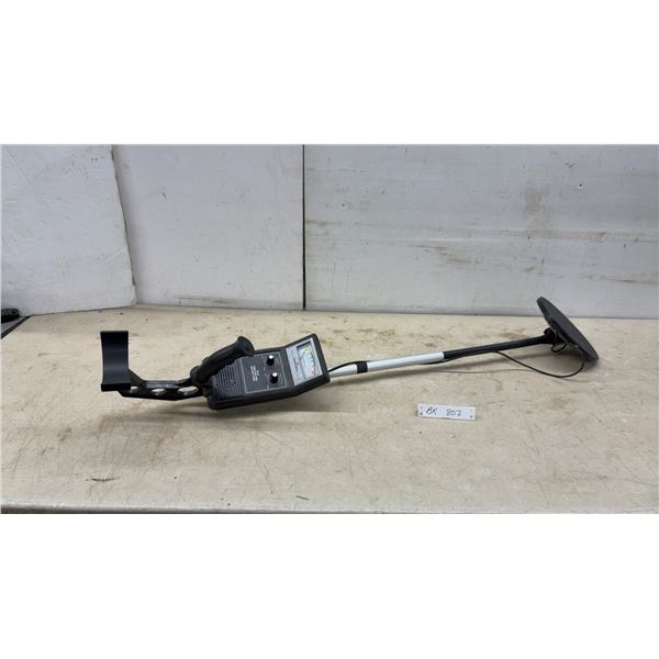 VLF Treasure Detector Metal Detector with Sensitivity Meter and Trash Eliminator