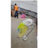 Image 4 : Multi-Color Floor Lamp with 4 Adjustable Heads: Pink, White, Green, and Blue Shades