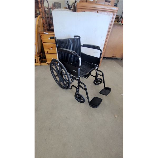 Drive Medical Bariatric Wheelchair with Detachable Footrests