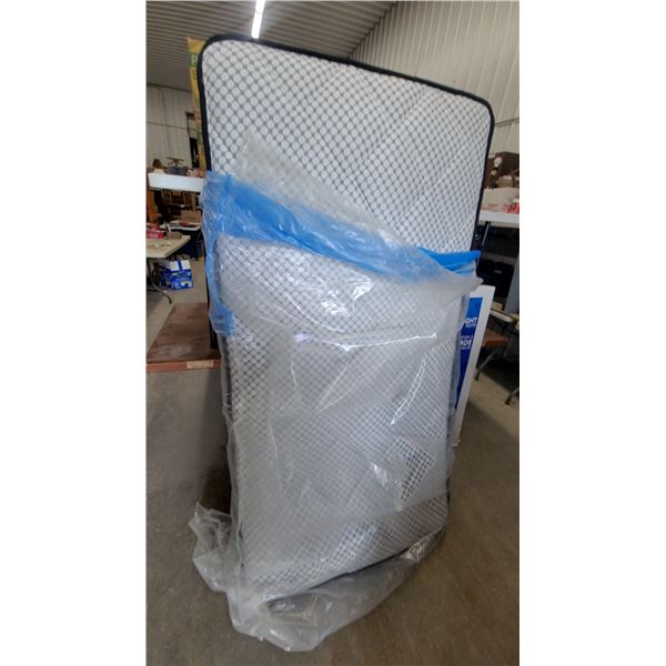 Mattress, single 39” new.