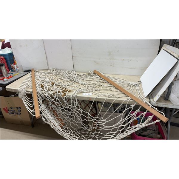 Rope Hammock With Wooden Spreader Bars and Metal O-Rings