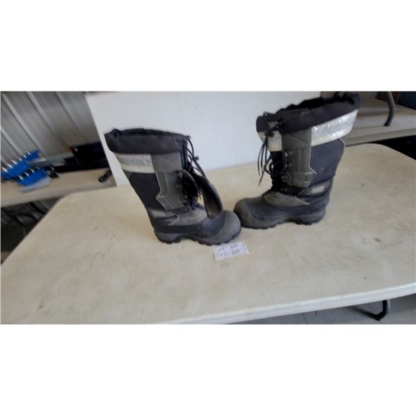Pair of Dakota Winter Boots, Black and Gray, Reflective Trim, Rubber Soles, Size 9 steel toe