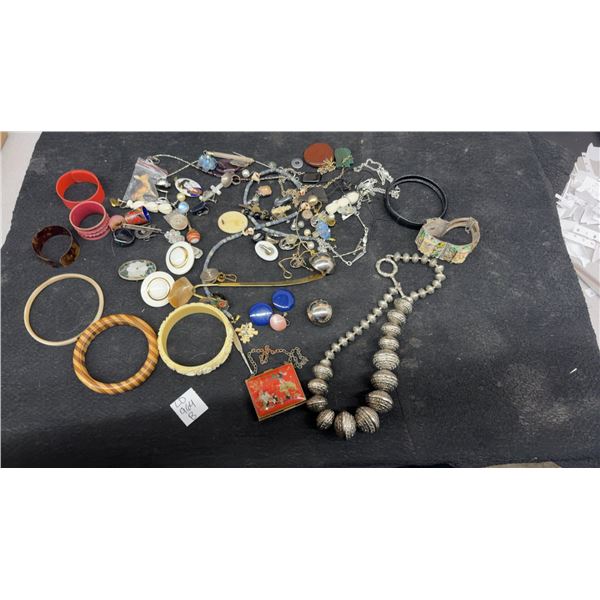 Vintage Fashion Jewelry Lot: Bangles, Beaded Necklaces, Brooches, Earrings