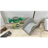 Image 4 : Scotts Turf Builder Handheld Broadcast Spreader, Garden Tools, Sprinklers, Pruners, Mower Blades