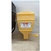 Image 4 : Kane Big Bin and Lil' Bin Wall-Mount Dry Bulk Dispensers, Bow Saw