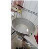 Image 3 : Galvanized Metal Round Washtub with Handles and yard chair