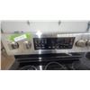 Image 4 : Samsung Stainless Steel Electric Range with Glass Cooktop and Digital Controls