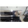Image 5 : Samsung Stainless Steel Electric Range with Glass Cooktop and Digital Controls