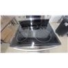 Image 6 : Samsung Stainless Steel Electric Range with Glass Cooktop and Digital Controls