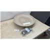 Image 1 : K and H Pet Products 30-Watt Heated Bird Bath With Brackets, 20” Diameter