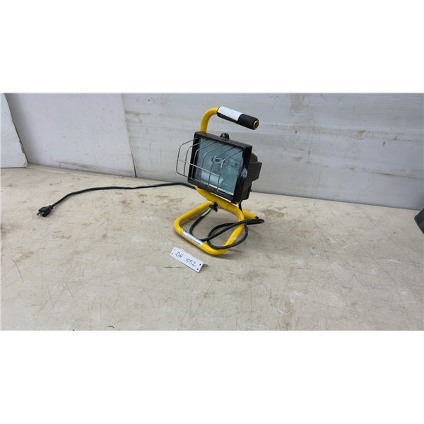 Portable 500W Halogen Work Light With Stand, Type J Double-Ended Lamp, 120V 60Hz AC