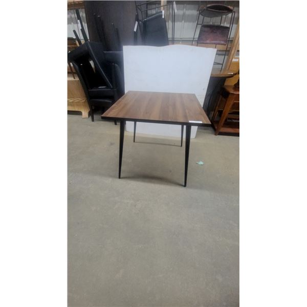Mid-Century Modern Style Dining Table with Tapered Legs 30”×32”×32”