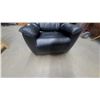 Image 2 : Black Leather Recliner and Rocker La-Z-Boy
