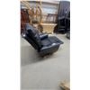 Image 5 : Black Leather Recliner and Rocker La-Z-Boy