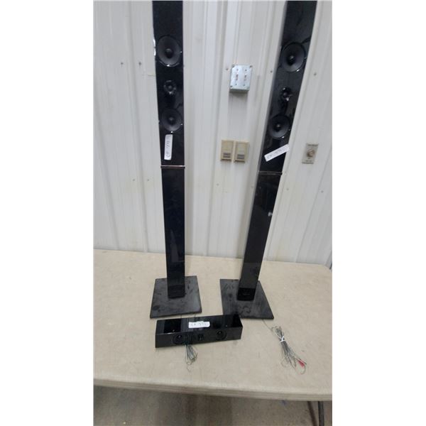Samsung PS-ET3-1 Home Entertainment System: 2 Tower Speakers and Center Speaker