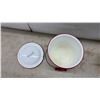 Image 9 : Vintage Enamelware Collection, Lidded Pail, Mixing Bowl, Serving Dish