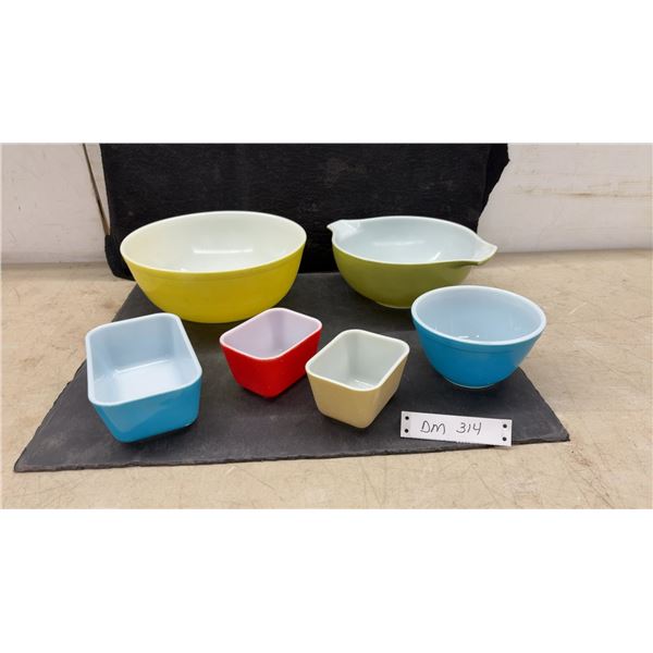 Vintage Pyrex Mixing Bowls and Refrigerator Dishes