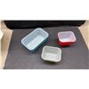 Image 5 : Vintage Pyrex Mixing Bowls and Refrigerator Dishes