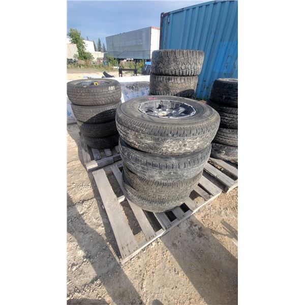 4 Road Rider ST235/85R16 Tires on Rims
