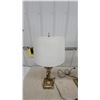 Image 3 : Pair of Brass Urn-Style Table Lamps with White Fabric Shades