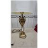Image 4 : Pair of Brass Urn-Style Table Lamps with White Fabric Shades
