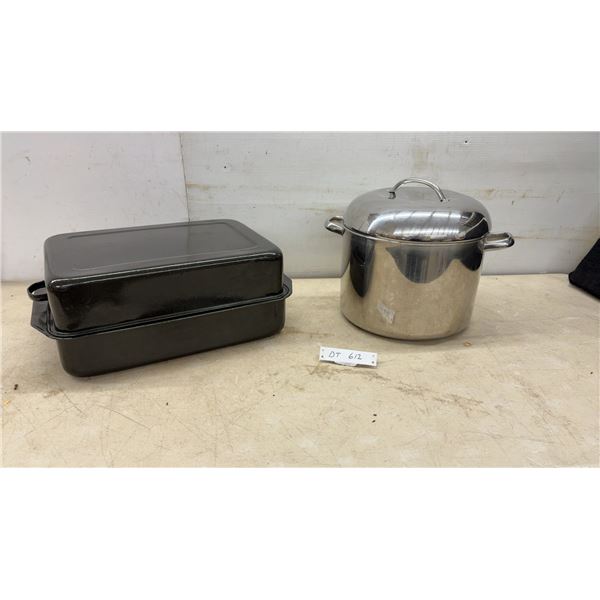 Governor's Table 16 Quart Stainless Steel Stock Pot and Black Enamel Roasting Pan with Lid
