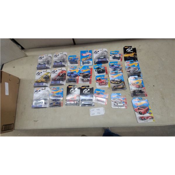 24 Hot Wheels Carded: Treasure Hunt and Gran Turismo